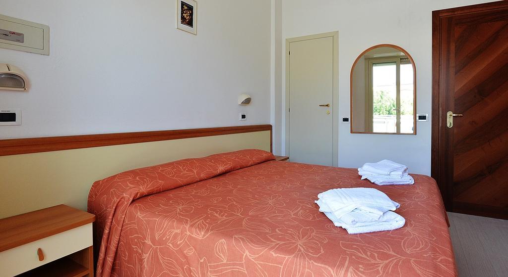 Hotel Bamar Pinarella Exteriér fotografie