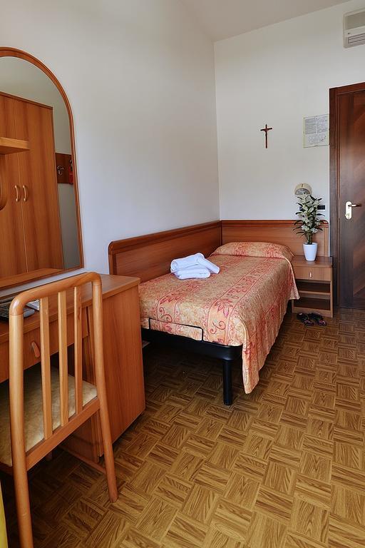 Hotel Bamar Pinarella Exteriér fotografie