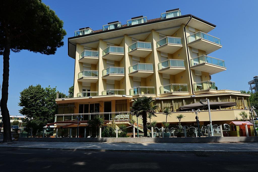 Hotel Bamar Pinarella Exteriér fotografie