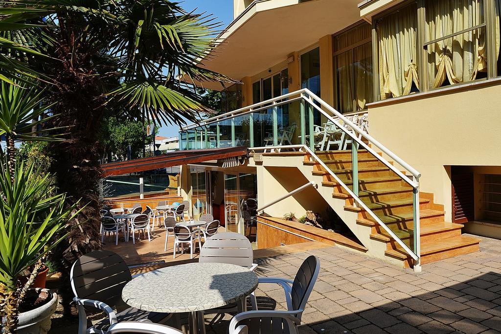 Hotel Bamar Pinarella Exteriér fotografie