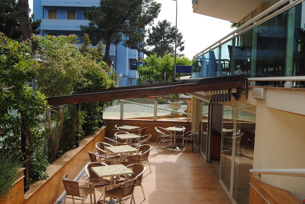 Hotel Bamar Pinarella Exteriér fotografie